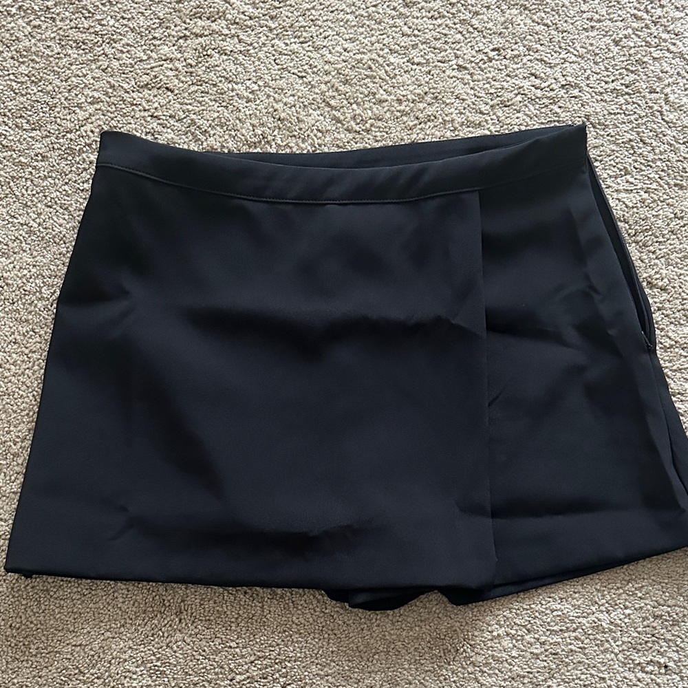 H&M Women's Black Skort